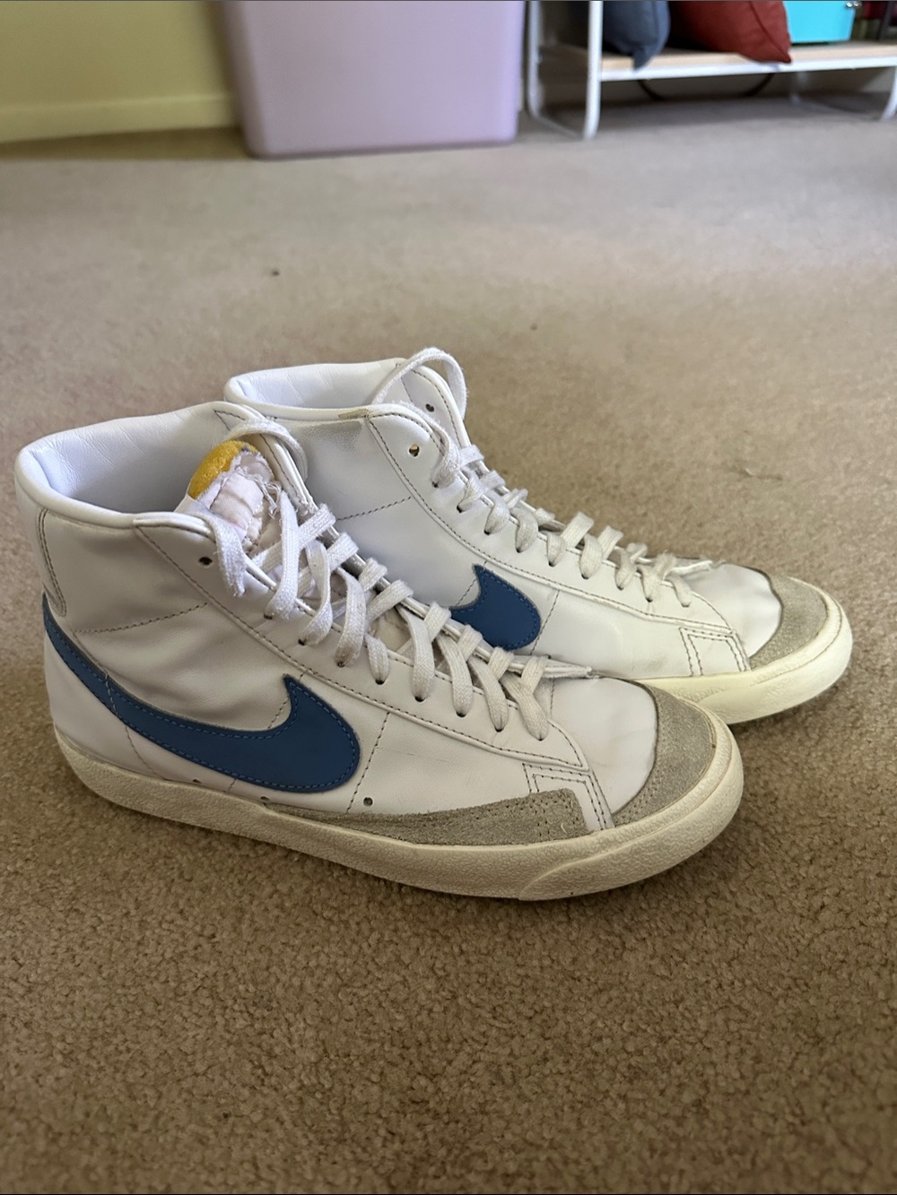 Coastal Nike Blazers White with Blue Swoosh - Like New!! Women’s 8